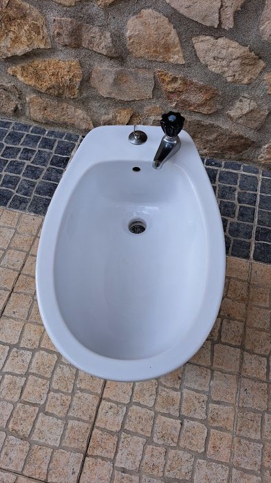 Vendo bidé com torneira