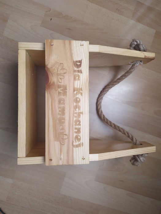 Drewniana dekoracja donica na Dzień Mamy