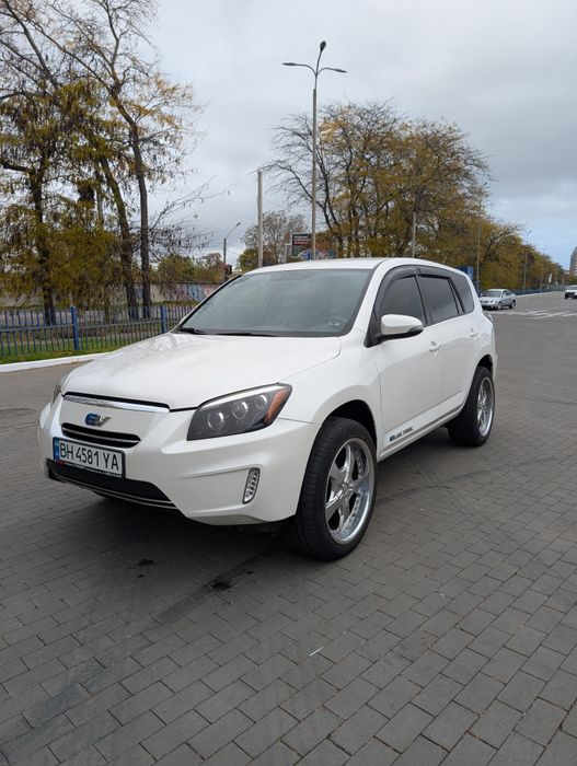 Продам Toyota RAV EV