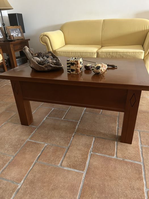 Mesa de centro em cerejeira