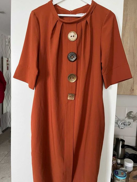 Продаю гарну помаранчеву сукню!