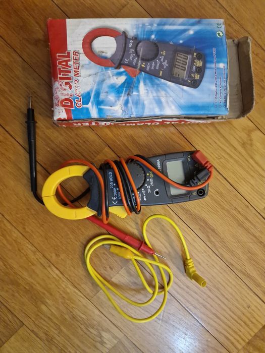 Прибор мультиметр  для тестування напруги