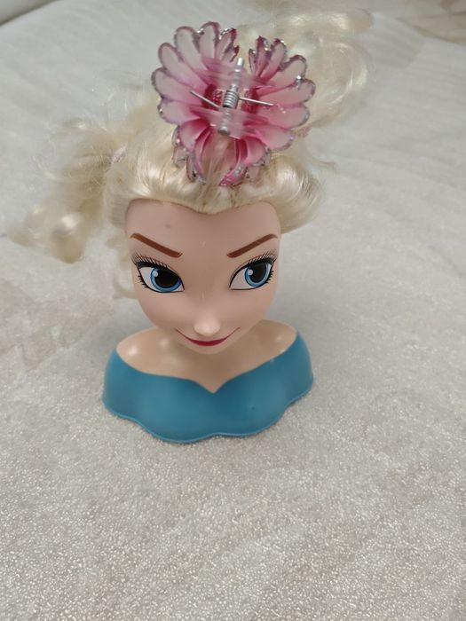 ігровий манекен для зачісок Disney Frozen Elsa Styling Head від виробника Just Play.