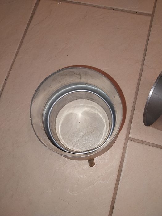 Kolano  fi 130 z odskraplaczem poziomym