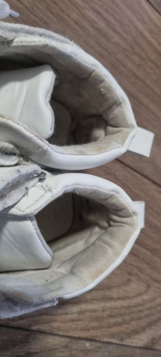 Białe wysokie sportowe buty r. 31