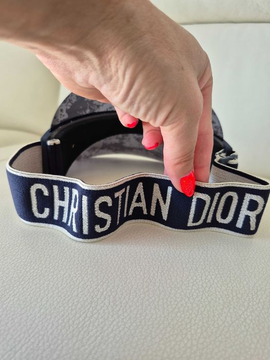 Piękny nowy daszek Dior granatowy