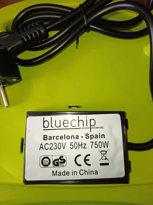 Tostadeira / Sandwicheira Marca Oriflame de 750W Nova