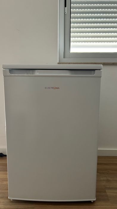 Frigorífico Electronia HS147RN III