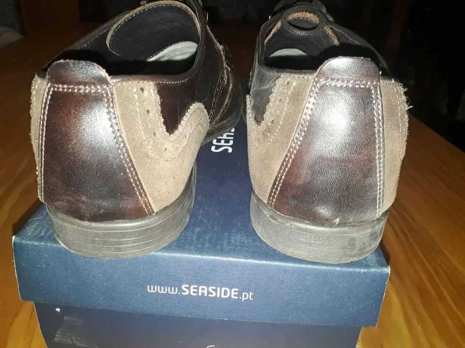 Sapatos clássicos em pele, castanhos