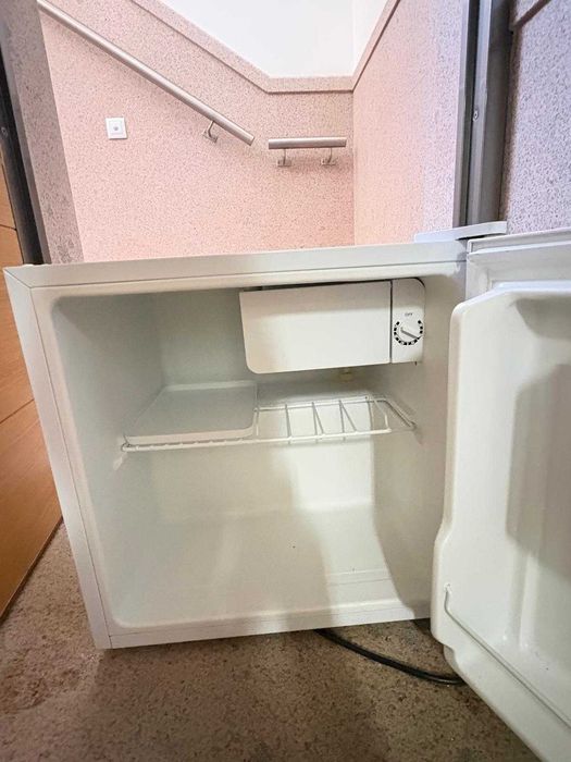 Minibar usado, estimado e em ótimas condições