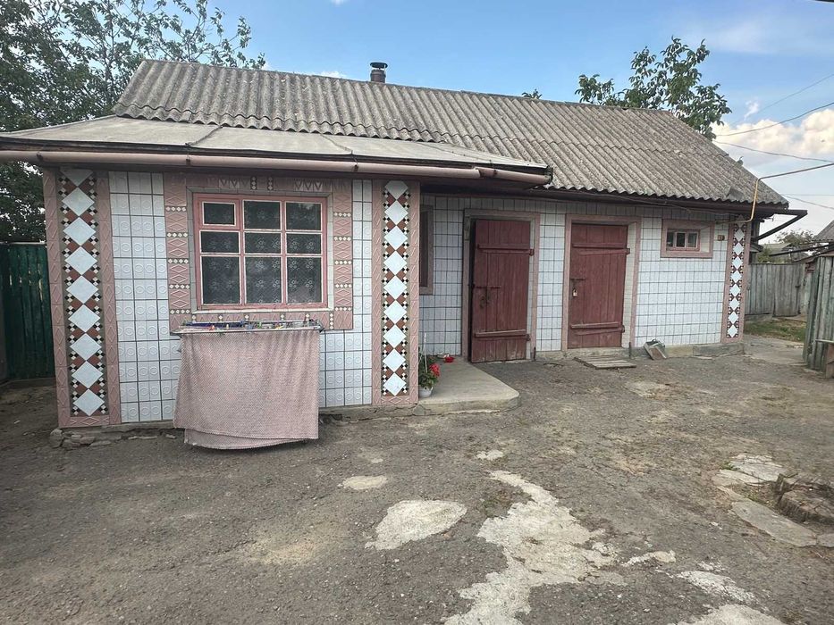 Продаж будинку в Сутисках