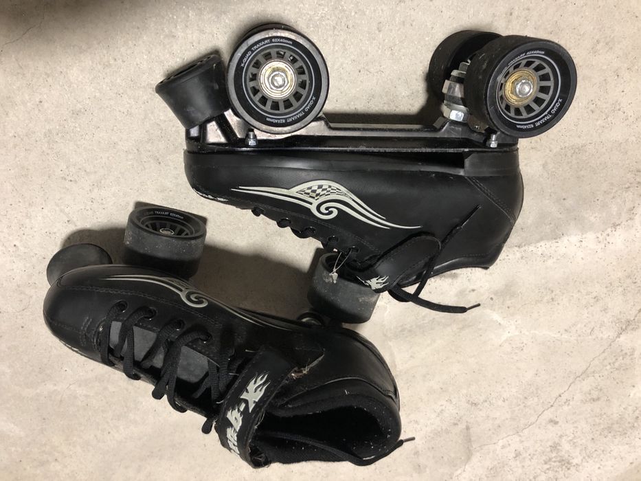 Patins bota com rodas e travão praticamente novos