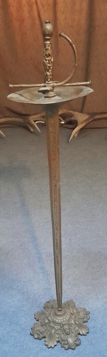 Cinzeiro de pé antigo, com 78cm