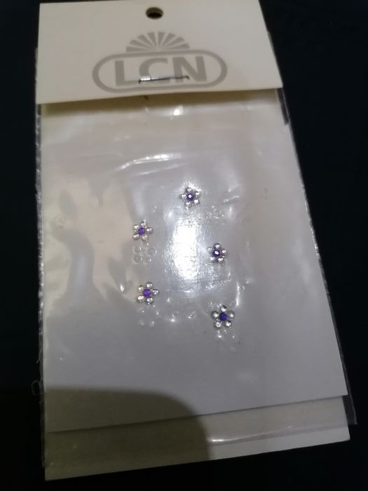 Sticks para as  unhas marca LCN