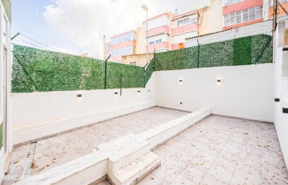 Quarto - localizado em Amadora Lisbon