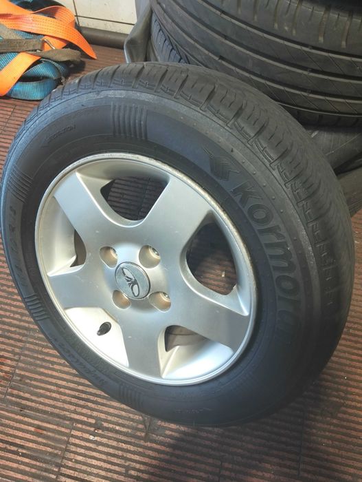 Pneus usados jante 13 – 15€ cada