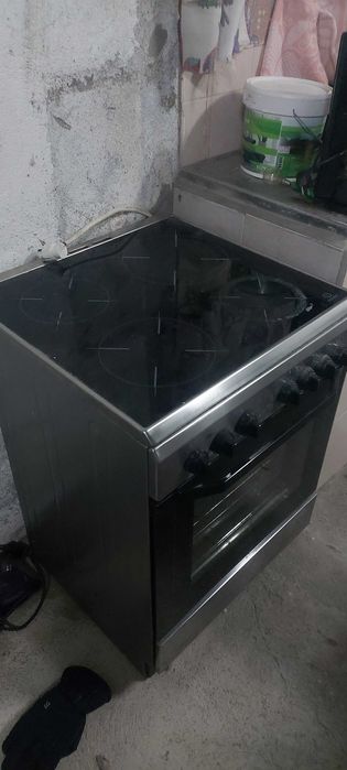 Fogão elétrico,  armário para roupa completo , cama com estrado+2mesas