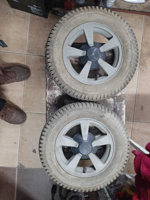 Koła, opona, felga pcv z piastą.