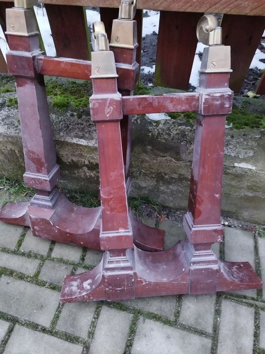 Wspaniałe konsole nogi