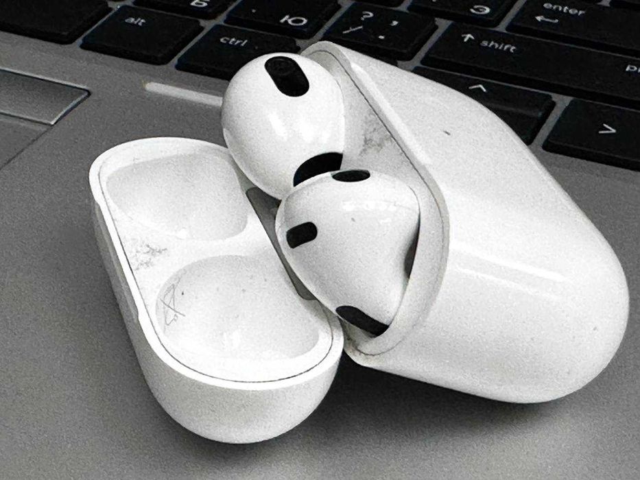 Apple AirPods 3 (оригинал) лимитированная версия с автографом