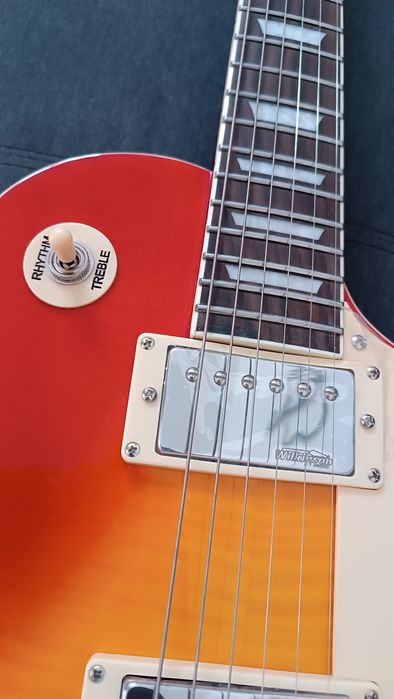 Guitarra Vintage V100