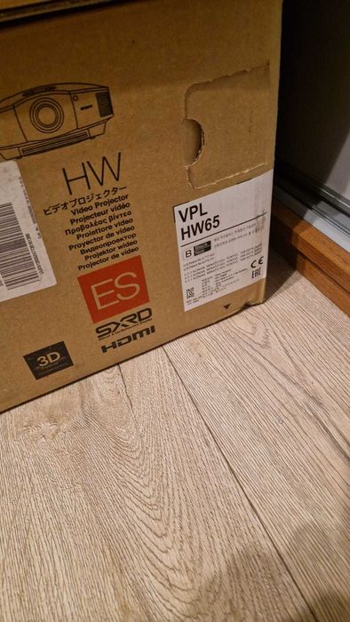 Sony VPL-HW65ES (Tylko 560h! Jak NOWY) + Ekran Suprema 92" + Uchwyt