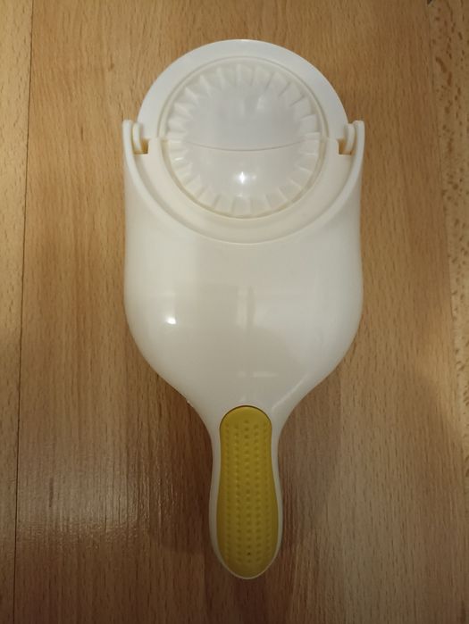 Ручная форма для пельменей и вареников