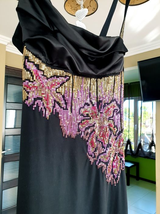 Вечірнє плаття чорний атлас з вишитим принтом