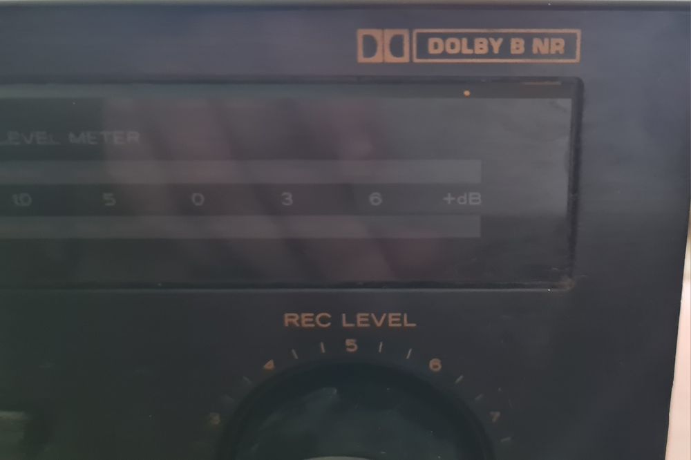 TEAC V-375 касетная дека, в рабочем состоянии.