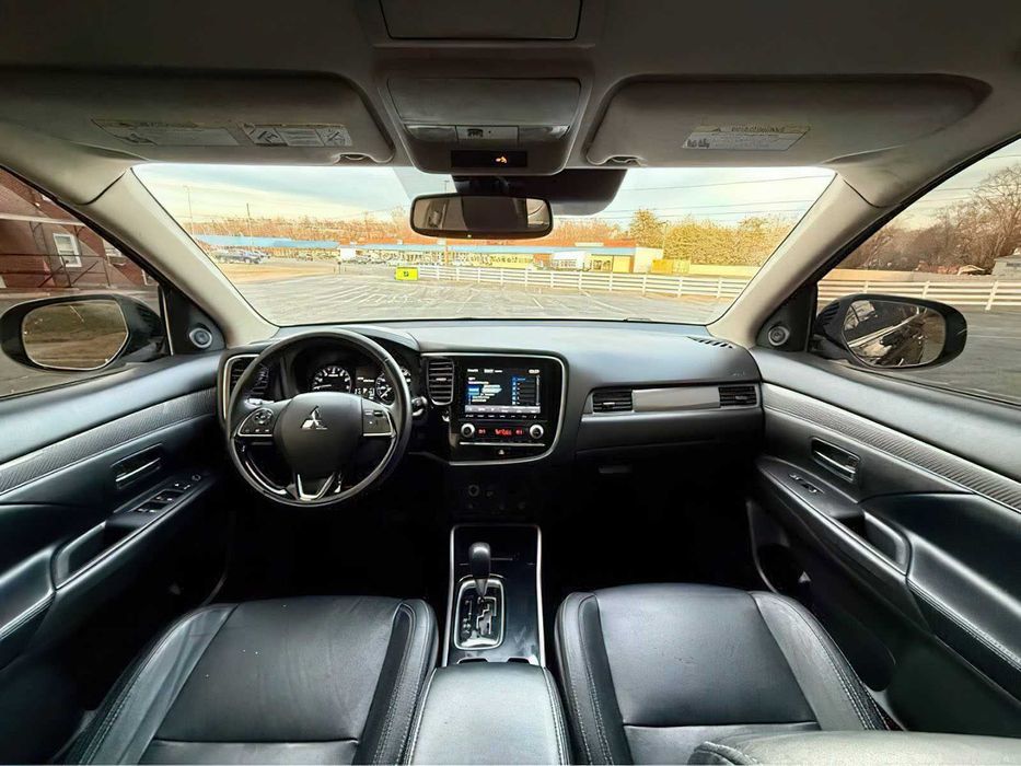 Mitsubishi Outlander SEL      2020