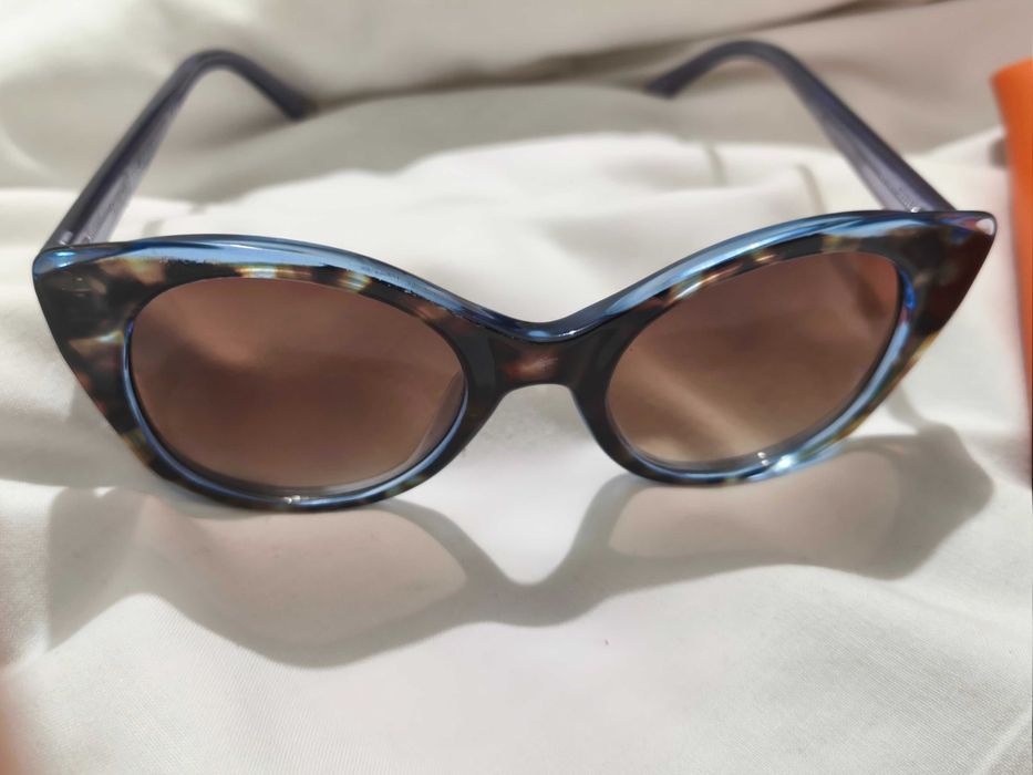 Óculos de sol nine west 
Modelo 222057
Made in UK