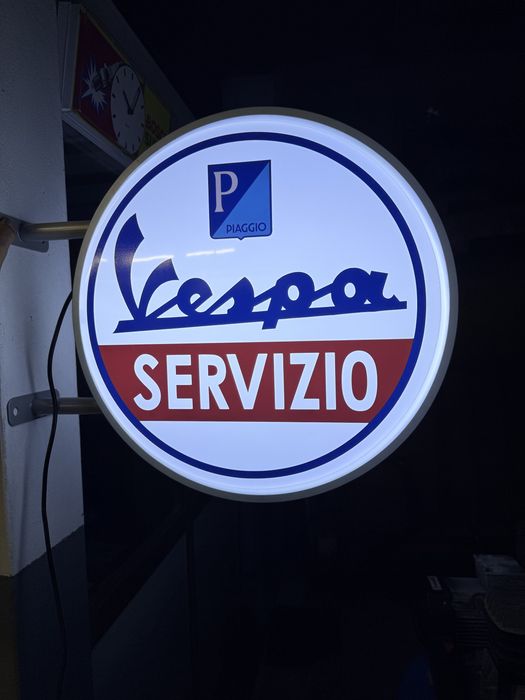 Luminoso Vespa Servizio
