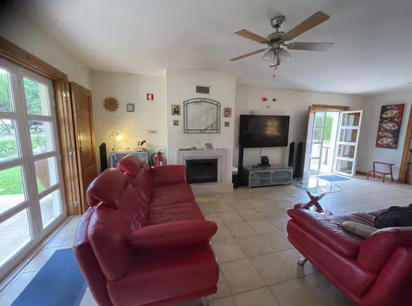 Sofá em pele vermelha