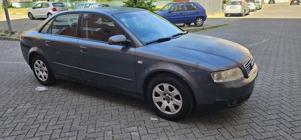 Audi A4 1.6 gasolina impecável 02
