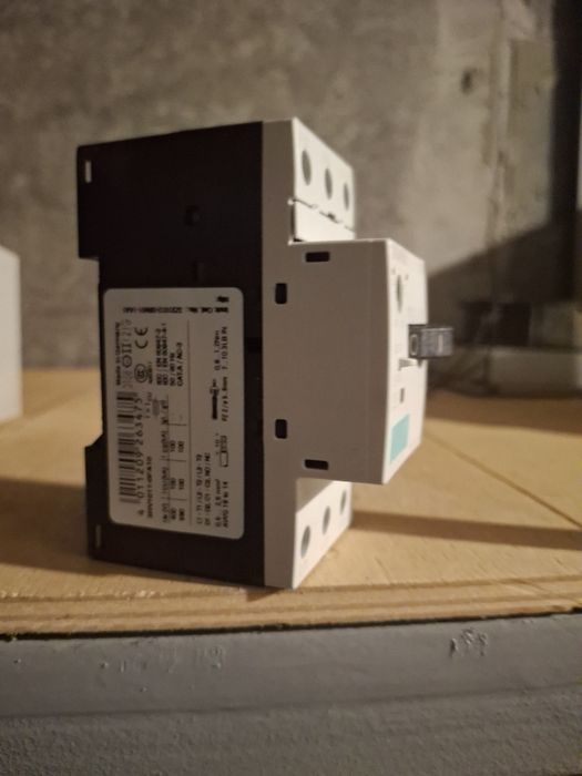 Автоматичні вимикачі захисту двигуна фірми Siemens.