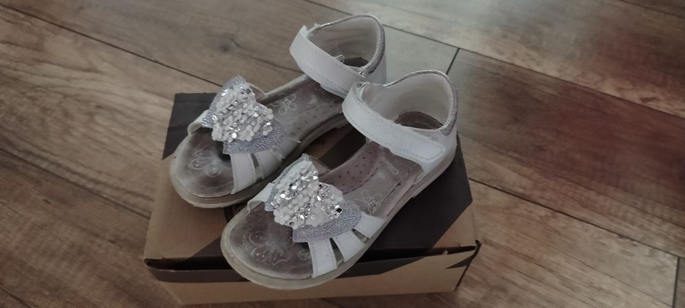 Sandały dla dziewczynki