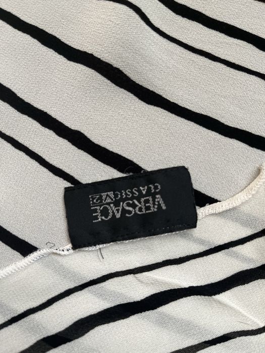 Lenco de pôr ao pescoço  da Versace branco com listas pretas