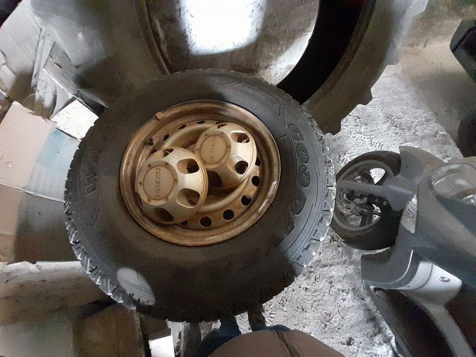 Pneus 225.75r15 e jantes originais isuzu 4x4