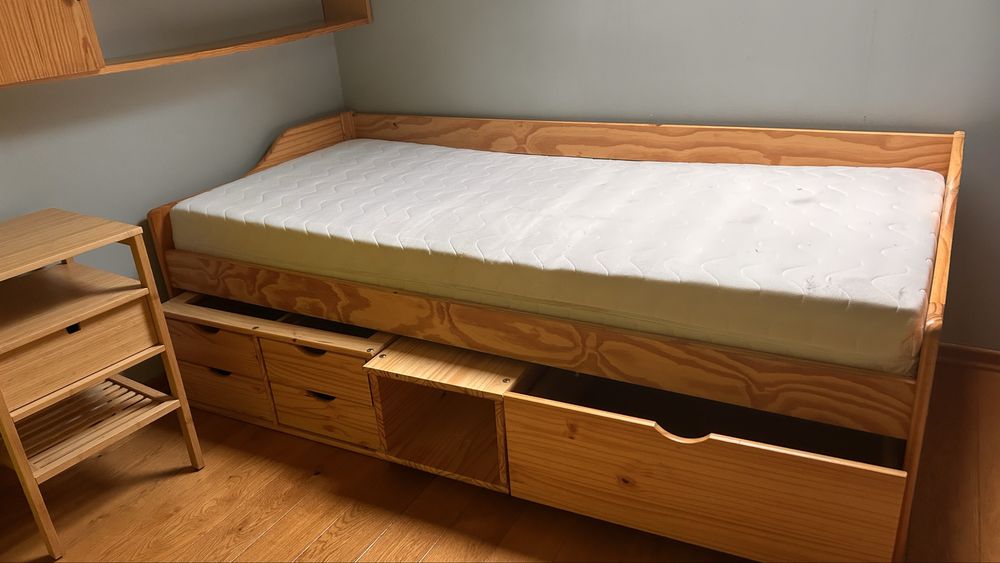 Meble sosnowe do pokoju  biurko łóżko itp