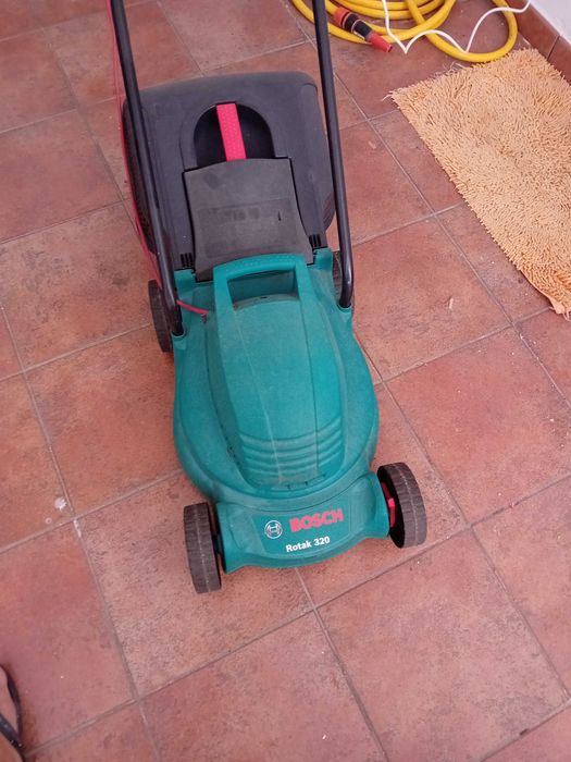 Cortador de relva elétrico Bosch Rotak
