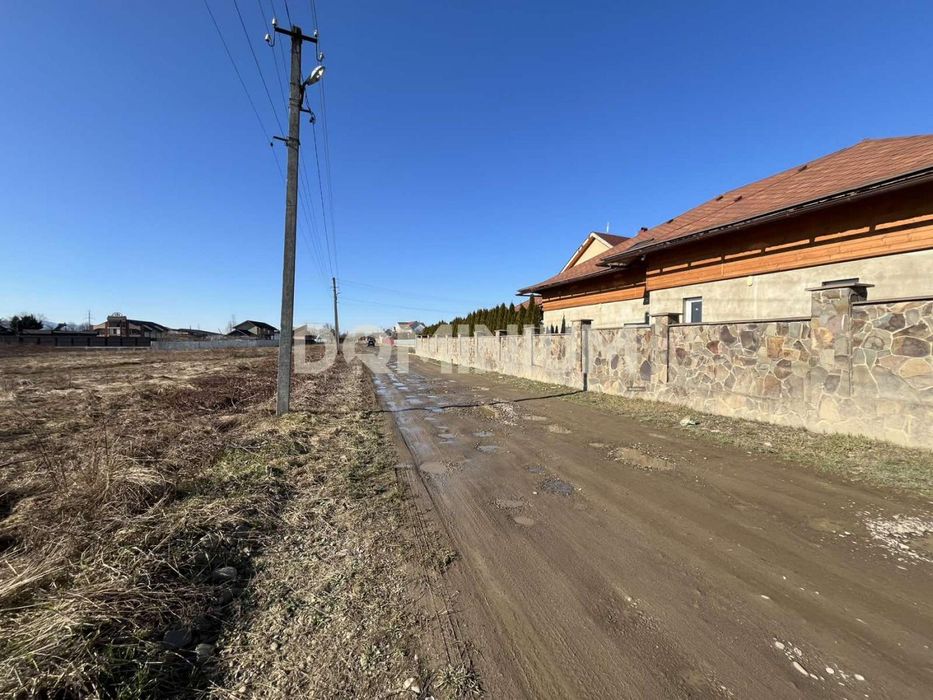 Продається земельна ділянка в смт. Буштино
