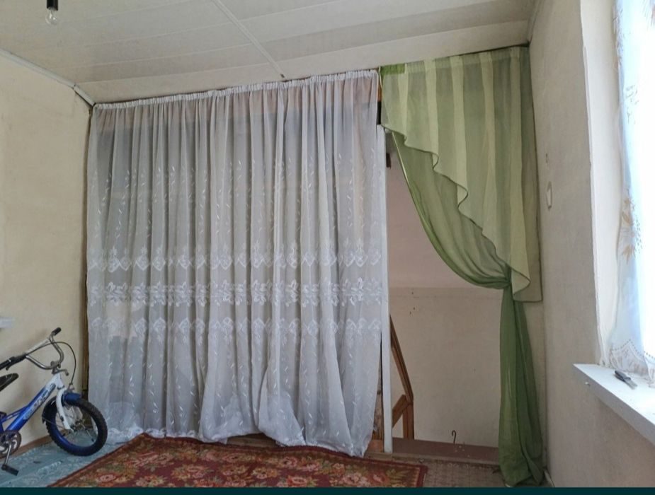 Двоповерховий дачний будинок