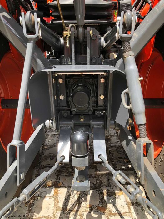 TRATOR KUBOTA B 1620 COMO NOVO + CARREGADOR FRONTAL COM BALDE + CAPINADEIRA/CORTA MATO DE CORRENTES
