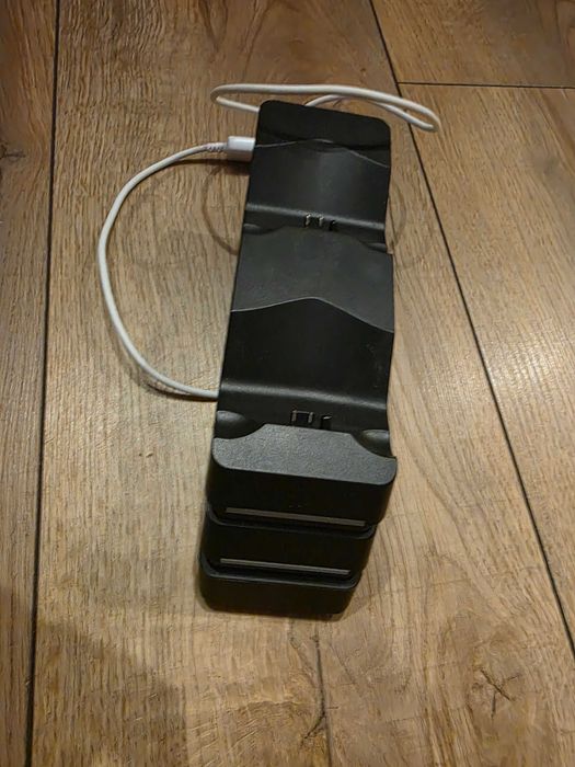 Ładowarka Stacja Ładująca PS4 Snakebyte Playstation 4 na Dwa pady