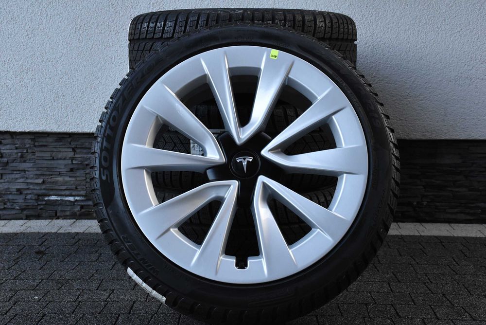 Koła Zimowe Tesla Model 3 19" 8,5 ET 40 2024 Nowe Pirelli Sottozero 3