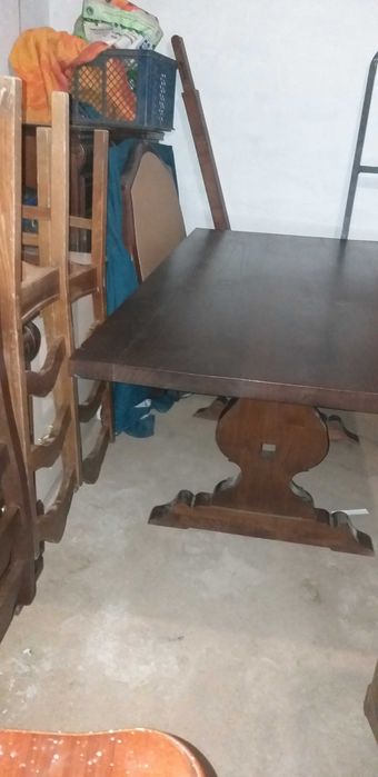 Vários móveis em bom estado