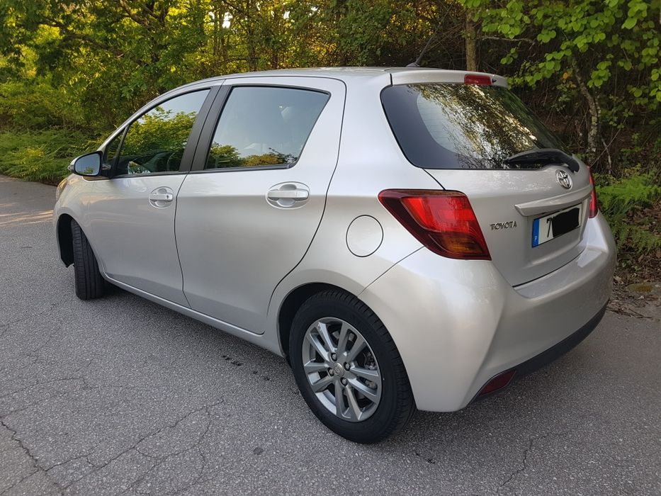 Toyota yaris 1.4 D4D * como novo  *caixa de 6velocidades*