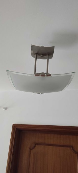 Candeeiros em aço inox e vidro fosco