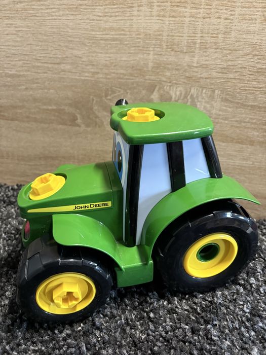 Traktor plastikowy John Deere