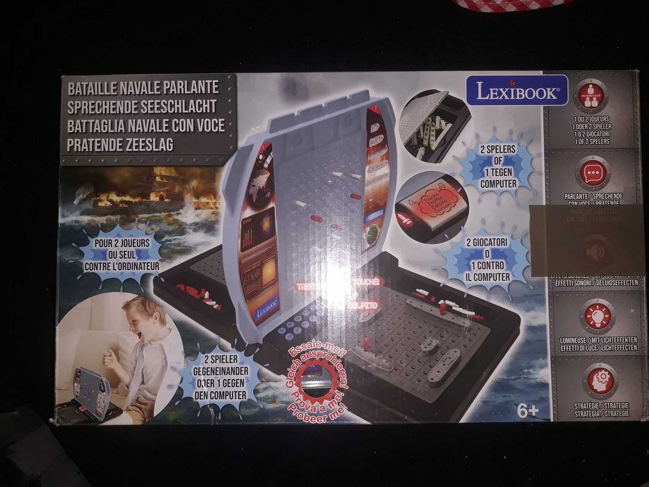 Elektroniczna gra w statki.